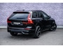 Volvo XC60 2.0 T6 Plug-in hybrid AWD Plus Black Edition | Adaptieve Cruise Control | Panoramadak | Harman Kardon Audio | Stoel-/Stuur-/Voorruitverwarming | Dodehoek Detectie | 360° Parkeercamera |