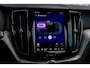 Volvo XC60 2.0 T6 Plug-in hybrid AWD Plus Black Edition | Adaptieve Cruise Control | Panoramadak | Harman Kardon Audio | Stoel-/Stuur-/Voorruitverwarming | Dodehoek Detectie | 360° Parkeercamera |