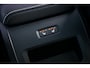 Volvo XC60 2.0 T6 Plug-in hybrid AWD Plus Black Edition | Adaptieve Cruise Control | Panoramadak | Harman Kardon Audio | Stoel-/Stuur-/Voorruitverwarming | Dodehoek Detectie | 360° Parkeercamera |