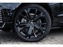 Volvo XC60 2.0 T6 Plug-in hybrid AWD Plus Black Edition | Adaptieve Cruise Control | Panoramadak | Harman Kardon Audio | Stoel-/Stuur-/Voorruitverwarming | Dodehoek Detectie | 360° Parkeercamera |