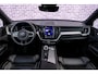 Volvo XC60 2.0 T6 Plug-in hybrid AWD Plus Black Edition | Adaptieve Cruise Control | Panoramadak | Harman Kardon Audio | Stoel-/Stuur-/Voorruitverwarming | Dodehoek Detectie | 360° Parkeercamera |