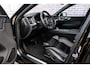 Volvo XC60 2.0 T6 Plug-in hybrid AWD Plus Black Edition | Adaptieve Cruise Control | Panoramadak | Harman Kardon Audio | Stoel-/Stuur-/Voorruitverwarming | Dodehoek Detectie | 360° Parkeercamera |