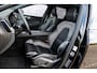 Volvo XC60 2.0 T6 Plug-in hybrid AWD Plus Black Edition | Adaptieve Cruise Control | Panoramadak | Harman Kardon Audio | Stoel-/Stuur-/Voorruitverwarming | Dodehoek Detectie | 360° Parkeercamera |