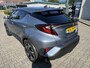 Toyota C-HR / C-HR+ 1.8 HYBRID STYLE STOELVERW BLIND-SPOT PARK-SENSOREN NAVI APPLE/ANDROID KEYLESS 18" LM-VELGEN ALL-SEASONS