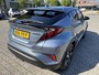 Toyota C-HR / C-HR+ 1.8 HYBRID STYLE STOELVERW BLIND-SPOT PARK-SENSOREN NAVI APPLE/ANDROID KEYLESS 18" LM-VELGEN ALL-SEASONS