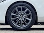 Mazda 3 2.0 e-SkyActiv-G M Hybrid 122 Luxury Apple Carplay / Android Auto | Navigatie | Adaptieve Cruise Control | 360 Camera | Stoel / Stuurverwarming | Dodehoek Assistentie | Lichtmetaal | LED-Verlichting |