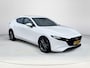 Mazda 3 2.0 e-SkyActiv-G M Hybrid 122 Luxury Apple Carplay / Android Auto | Navigatie | Adaptieve Cruise Control | 360 Camera | Stoel / Stuurverwarming | Dodehoek Assistentie | Lichtmetaal | LED-Verlichting |