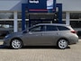 Toyota Auris Touring Sports 1.8 Hybrid Trend / Automaat / NL-Auto / 2e-Eigenaar / Pano-Dak / DAB / Radio-Bluetooth / Navi / Camera / Cruise-Control / Lane-Assist / Airco / ELKTR-Pakket / AFN-Trekhaak / LMV 16'' / All-Season / ENZ.