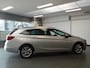 Opel Astra Sports Tourer 1.0 Turbo Innovation Navigatie, Achteruitrijcamera, Elek achterklep, Clima controle, Cruise controle, Elek ramen/Spiegels, Deels leder, Xenon, Pdc V/A, Lm velgen 16'', Nederlandse auto!! Bovag afleverpakket 695,-