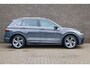 Volkswagen Tiguan 1.5 TSI 150pk DSG R-Line Business+ | Trekhaak Wegklapbaar| Navigatie | Active Info Display
