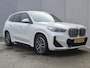 BMW X1 xDrive25e M-Sport Automaat / Accu SOH 96,33% / Trekgewicht 1.700 kg / Stuur- & Stoelverwarming / elektrisch achterklep / Apple Carplay Android Auto / Harman Kardon Audio Systeem / Achteruitrijcamera / cruise control adaptief /