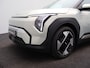 Kia EV3 Plus Advanced 81.4 kWh Trekhaak | LM Velgen 19" | Open Dak | Leder | Stoelverwarming | Premium Sound | Elektrische stoel | Camera | Navi | Clima
