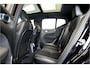 Volvo XC40 1.5 T5 Plug-in Hybrid 193kW/262pk DCT7 R-Design PANORAMADAK + HARMAN/KARDON + ADAPT.CRUISE + PILOT ASSIST + NAVI SENSUS + BLIS + EL.TREKHAAK + LANE ASSIST + EL.STOELEN + STOEL-&STUURVERWARMING + CAMERA + KEYLESS + PARKSENSOREN V&A + 19” LM-VELGEN!!