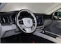 Volvo XC60 T6 Recharge AWD Ultimate Dark - Panorama/schuifdak - IntelliSafe Assist & Surround - 360º Camera - Harman/Kardon audio - Adaptieve LED koplampen - Verwarmde voorstoelen, stuur & achterbank - Parkeersensoren voor & achter - Elektr. bedienb. voorstoelen met geheugen - Head up display - Draadloze tel. lader - Standkachel - Extra getint glas - Elektr. inklapbare trekhaak - 20' LMV