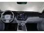 Volvo XC60 T6 Recharge AWD Ultimate Dark - Panorama/schuifdak - IntelliSafe Assist & Surround - 360º Camera - Harman/Kardon audio - Adaptieve LED koplampen - Verwarmde voorstoelen, stuur & achterbank - Parkeersensoren voor & achter - Elektr. bedienb. voorstoelen met geheugen - Head up display - Draadloze tel. lader - Standkachel - Extra getint glas - Elektr. inklapbare trekhaak - 20' LMV