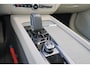 Volvo XC60 T6 Recharge AWD Ultimate Dark - Panorama/schuifdak - IntelliSafe Assist & Surround - 360º Camera - Harman/Kardon audio - Adaptieve LED koplampen - Verwarmde voorstoelen, stuur & achterbank - Parkeersensoren voor & achter - Elektr. bedienb. voorstoelen met geheugen - Head up display - Draadloze tel. lader - Standkachel - Extra getint glas - Elektr. inklapbare trekhaak - 20' LMV