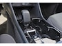 Volvo XC40 B3 Plus Dark - Panorama/schuifdak - IntelliSafe Assist & Surround - Harman/Kardon audio - Adaptieve LED koplampen - Parkeercamera achter - Parkeersensoren voor & achter - Elektr. bedienb. voorstoelen met geheugen links - Draadloze tel. lader - Extra getint glas - Elektr. inklapbare trekhaak - 18' LMV