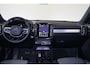 Volvo XC40 B3 Plus Dark - Panorama/schuifdak - IntelliSafe Assist & Surround - Harman/Kardon audio - Adaptieve LED koplampen - Parkeercamera achter - Parkeersensoren voor & achter - Elektr. bedienb. voorstoelen met geheugen links - Draadloze tel. lader - Extra getint glas - Elektr. inklapbare trekhaak - 18' LMV
