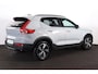 Volvo XC40 B3 Plus Dark - Panorama/schuifdak - IntelliSafe Assist & Surround - Harman/Kardon audio - Adaptieve LED koplampen - Parkeercamera achter - Parkeersensoren voor & achter - Elektr. bedienb. voorstoelen met geheugen links - Draadloze tel. lader - Extra getint glas - Elektr. inklapbare trekhaak - 18' LMV