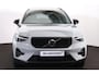 Volvo XC40 B3 Plus Dark - Panorama/schuifdak - IntelliSafe Assist & Surround - Harman/Kardon audio - Adaptieve LED koplampen - Parkeercamera achter - Parkeersensoren voor & achter - Elektr. bedienb. voorstoelen met geheugen links - Draadloze tel. lader - Extra getint glas - Elektr. inklapbare trekhaak - 18' LMV
