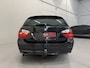 BMW 3-Serie Touring 325i High Exe 6-CILINDER/LEER-SPORT/XENON/TREKHAAK/STOELVERW/ECC/CRUISE/BLUETOOTH/17"LMV/PARKEERSENSOREN/6-BAK/ZEER NETTE AUTO, RIJD EN SCHAKELT PERFECT/VOLLEDIGE OH HISTORIE INCL BOEKJES