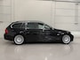 BMW 3-Serie Touring 325i High Exe 6-CILINDER/LEER-SPORT/XENON/TREKHAAK/STOELVERW/ECC/CRUISE/BLUETOOTH/17"LMV/PARKEERSENSOREN/6-BAK/ZEER NETTE AUTO, RIJD EN SCHAKELT PERFECT/VOLLEDIGE OH HISTORIE INCL BOEKJES