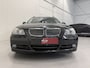 BMW 3-Serie Touring 325i High Exe 6-CILINDER/LEER-SPORT/XENON/TREKHAAK/STOELVERW/ECC/CRUISE/BLUETOOTH/17"LMV/PARKEERSENSOREN/6-BAK/ZEER NETTE AUTO, RIJD EN SCHAKELT PERFECT/VOLLEDIGE OH HISTORIE INCL BOEKJES