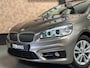 BMW 2-Serie Active Tourer 218i High Executive | Pano | HUD | Sfeerverlichting | Led | Parkeersensoren | NAP