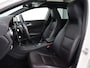 Mercedes-Benz A-klasse 180 AMG | Panoramadak | Leder | Stoelverwarming | Park Assist | Navigatie | Cruise control | Sportstoelen | Bi-Xenon | AMG Exclusiefpakket | Origineel NL