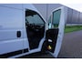 Fiat Ducato 35H 2.2 MultiJet L3H2 in Topstaat |180 pk |Automaat |Expeditie Grijs |Camera |Cruise |Navi |Nieuwe model |Trekhaak |Digitaal dashboard |Carplay |3500 KG |1e eigenaar