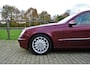 Mercedes-Benz E-klasse 500 Elegance V8 AUTOMAAT | Als nieuw en met volledige historie | Massagestoelen | Adaptieve Cruise-Control | Luchtvering | Climate Control | Schuifdak | Xenon | VOL VOL OPTIE S NIEUWSTAAT