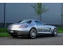 Mercedes-Benz SLS Coupé 6.3 AMG |Alubeam Silver |2.217 KM |1e eigenaar |Nieuwstaat |6,3 liter V8 |Duitse auto met historie |Achteruitrijcamera |Bang & Olufsen | VOL VOL OPTIE S | Een droom voor liefhebbers |
