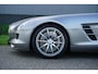 Mercedes-Benz SLS Coupé 6.3 AMG |Alubeam Silver |2.217 KM |1e eigenaar |Nieuwstaat |6,3 liter V8 |Duitse auto met historie |Achteruitrijcamera |Bang & Olufsen | VOL VOL OPTIE S | Een droom voor liefhebbers |