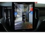 Volvo XC60 T6 Automaat Plug-in hybrid AWD Plus Black Edition | Luchtvering | Head-Up Display | Schuif/Kantel-Panoramadak | Harman Kardon Premium Audio | 21 inch Lichtmetalen Wielen | Volvo Guard Alarm |