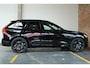 Volvo XC60 T6 Automaat Plug-in hybrid AWD Plus Black Edition | Luchtvering | Head-Up Display | Schuif/Kantel-Panoramadak | Harman Kardon Premium Audio | 21 inch Lichtmetalen Wielen | Volvo Guard Alarm |