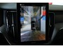 Volvo XC60 T6 Automaat Plug-in hybrid AWD Plus Black Edition | Luchtvering | Head-Up Display | Schuif/Kantel-Panoramadak | Harman Kardon Premium Audio | 21 inch Lichtmetalen Wielen | Volvo Guard Alarm |