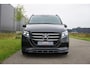 Mercedes-Benz Vito 119 CDI Lang DC Comfort 4X4 | 190PK | Face lift Uitvoering 2024 |5 persoons |Trekhaak |Adaptive cruise |Multibeam LED |Carplay en Android auto |Rondom Camera s| Standkachel | Leren bekleding | Clima | 2 schuifdeuren | 2 achterdeuren | VOL VOL VOL OPTIES