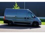Fiat Ducato 35 2.2 MultiJet L2H2 Nieuw dashboard |140 pk |Topstaat |BPM voordeel |Lanzarotte grijs |Trekhaak |Digitaal dashboard |10" navigatiesysteem |Carplay |Digitale achteruitkijkspiegel
