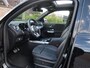 Mercedes-Benz GLB 200 Business Solution AMG 7 persoons | Panoramadak | Trekhaak | Burmester | Sfeerverlichting | Camera |