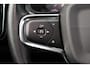 Volvo XC40 T2 Business Pro - IntelliSafe Assist & Surround - Parkeercamera achter - Verwarmde voorstoelen & stuur - Lederen bekleding - Parkeersensoren voor & achter - Drive-Mode Settings - 18' LMV
