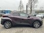 Toyota C-HR / C-HR+ 1.8 HYBRID 140 DYNAMIC NL-AUTO 1E-EIG CAMERA PARK-SENSOREN KEYLESS BSM LED APPLE/ANDROID 18'' LM-VELGEN