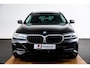 BMW 5-Serie Touring 530e xDrive Trekhaak - Panoramadak - Driving Assistant Professional - Head up - High Beam Assistant - Sportstoelen - Elektrisch verwarmbare/verstelbare stoelen - Comfort Access - Parking Assistant -