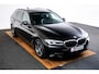 BMW 5-Serie Touring 530e xDrive Trekhaak - Panoramadak - Driving Assistant Professional - Head up - High Beam Assistant - Sportstoelen - Elektrisch verwarmbare/verstelbare stoelen - Comfort Access - Parking Assistant -