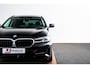 BMW 5-Serie Touring 530e xDrive Trekhaak - Panoramadak - Driving Assistant Professional - Head up - High Beam Assistant - Sportstoelen - Elektrisch verwarmbare/verstelbare stoelen - Comfort Access - Parking Assistant -