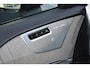 Volvo XC90 T8 Plug-in hybrid AWD Ultra Dark | Verwarmde, Geventileerde en Masserende Voorstoelen | Luchtvering | Panoramisch Schuif-/Kanteldak | Semi-Elektrische Trekhaak | 360º Camera | Gelamineerd en Getint Glas Achter| Bowers & Wilkins |