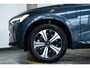 Volvo XC60 T6 Plug-in hybrid AWD Plus Dark | Adaptive cruise control | 360° parkeercamera | BLIS | Wegklapbare trekhaak | Panoramadak | Stoel en stuurwielverwarming | Lederen bekleding | Google infotainment | Parkeersensoren voor + achter