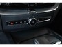 Volvo XC60 T6 Plug-in hybrid AWD Plus Dark | Adaptive cruise control | 360° parkeercamera | BLIS | Wegklapbare trekhaak | Panoramadak | Stoel en stuurwielverwarming | Lederen bekleding | Google infotainment | Parkeersensoren voor + achter