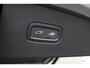Volvo EX90 Twin Motor Performance Ultra 7p. 111 kWh | Panoramadak | Semi elektrische trekhaak | Luchtvering | Voorstoelen verwarmbaar met massagefunctie | Verwarmbaar stuurwiel | Verwarmbare achterbank | Adaptieve Cruise Control | Alarmklasse 3 | Visual Park Assist |