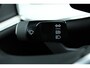 Volvo EX90 Twin Motor Performance Ultra 7p. 111 kWh | Panoramadak | Semi elektrische trekhaak | Luchtvering | Voorstoelen verwarmbaar met massagefunctie | Verwarmbaar stuurwiel | Verwarmbare achterbank | Adaptieve Cruise Control | Alarmklasse 3 | Visual Park Assist |