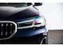 BMW 5-Serie Touring 530e xDrive Luxury Line - Panoramadak - Driving Assistant Professional - Soft-Close - BMW Laserlight - Comfort Access - Head up - Comfortstoelen - Massage stoelen - Stuurwielrand verwarmd -
